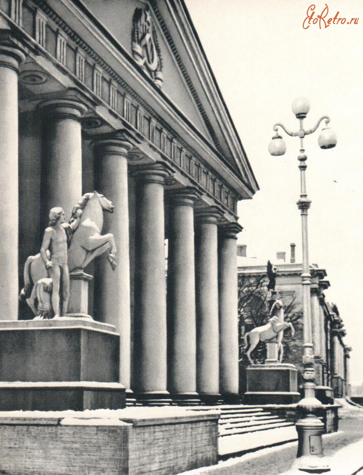 Санкт-Петербург - Портик здания Манежа. 1957 год
