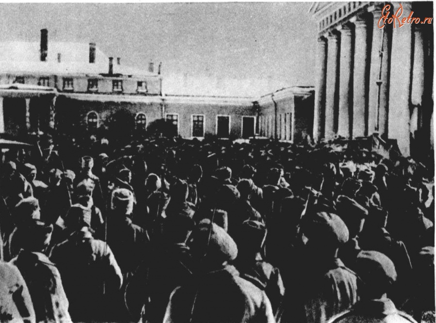 Санкт-Петербург - Войска у Таврического дворца. 1917 год.