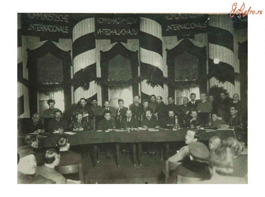 Санкт-Петербург - Фото руководителей Коммунистического Интернационала и РСФСР во время Четвертого конгресса Коммунистического Интернационала в ноябре - декабре 1922 г. в Петрограде.