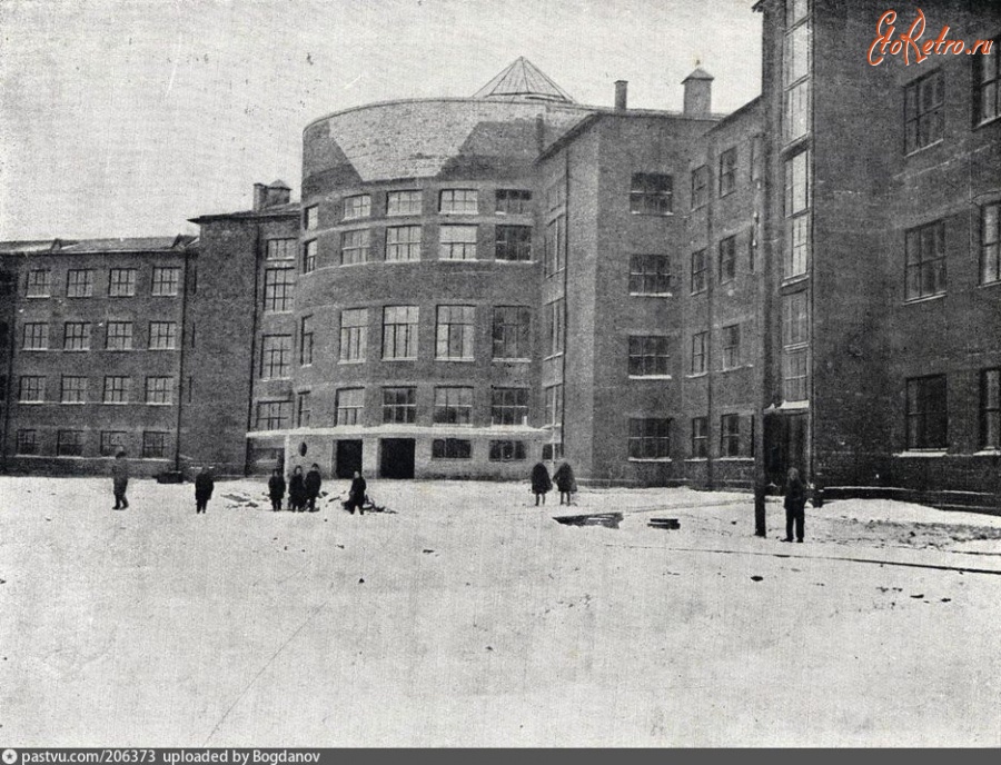 Санкт-Петербург - Построенная в 1933 г. 16-я ф[абрично-] з[аводская] д[евятилетка]