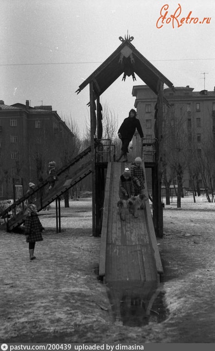 Санкт-Петербург - Детская горка во дворе на Ивановской улице