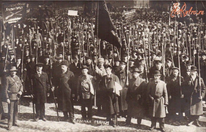 Санкт-Петербург - Красная Гвардия. Дворцовая площадь, 1917