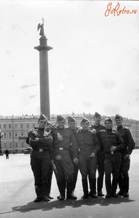 Санкт-Петербург - Ленинград,  Дворцовая площадь. Александрийский столп.