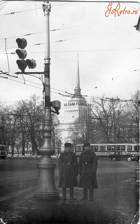 Санкт-Петербург - Ленинград,  На Невском проспекте.