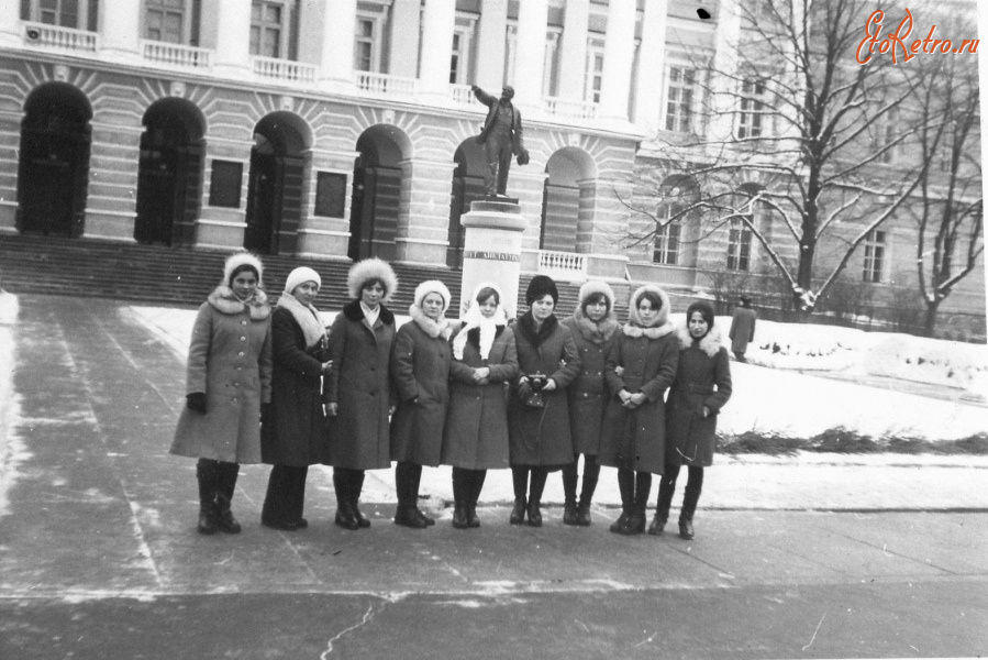 Санкт-Петербург - Ленинград. У Смольного.