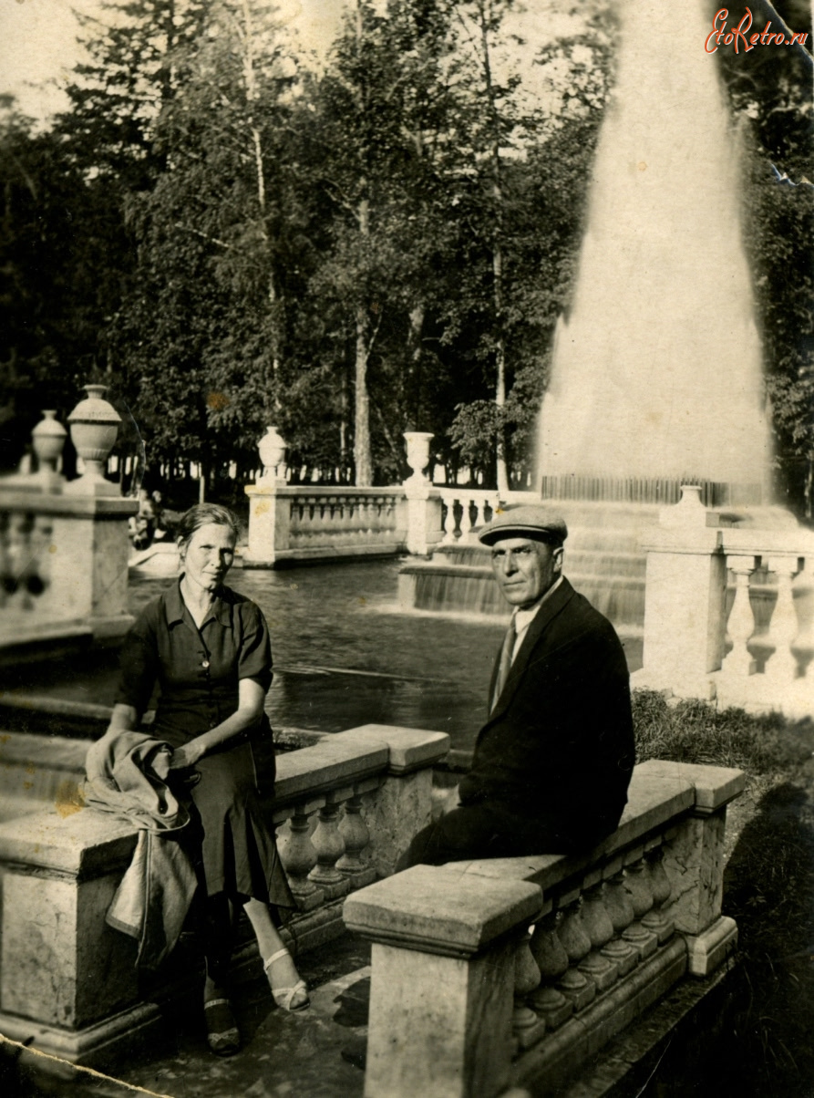 Санкт-Петербург - У фонтана Петергофа.