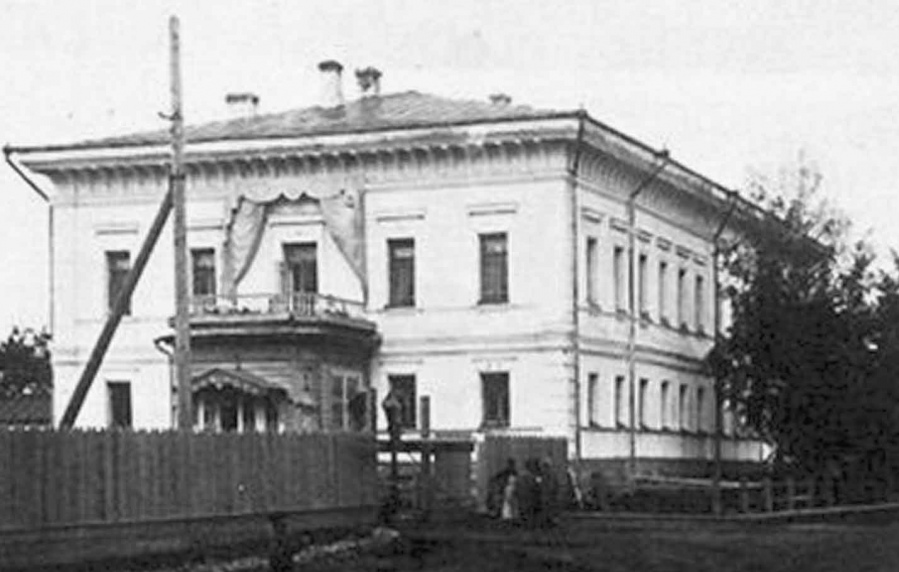 Тобольск - Губернаторский дом, в котором с августа 1917 года по апрель 1918 года содержалась под арестом семья Романовых.