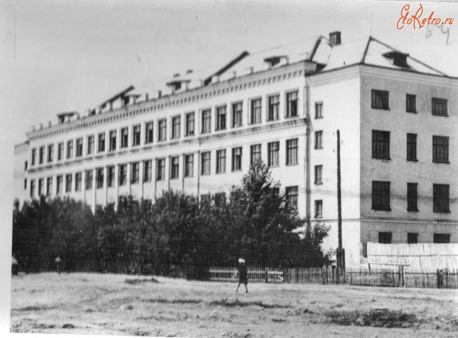 Школа 18 старый. Школа 27 Барнаул. Барнаул Старая 27 школа. Барнаул старинный госпиталь. Самая Старая школа в Барнауле.