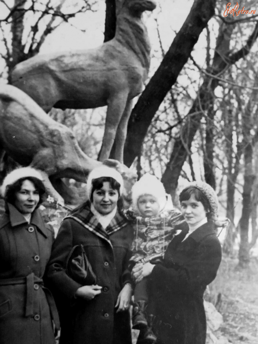 Тверь - У скульптуры 