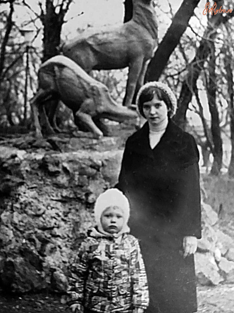 Тверь - У скульптуры 