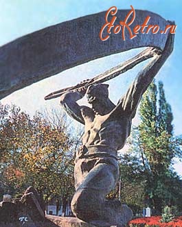 Грозный - Грозный-Памятник пожарным, погибшим во время Великой Отечественной войны 1941-45 гг.
