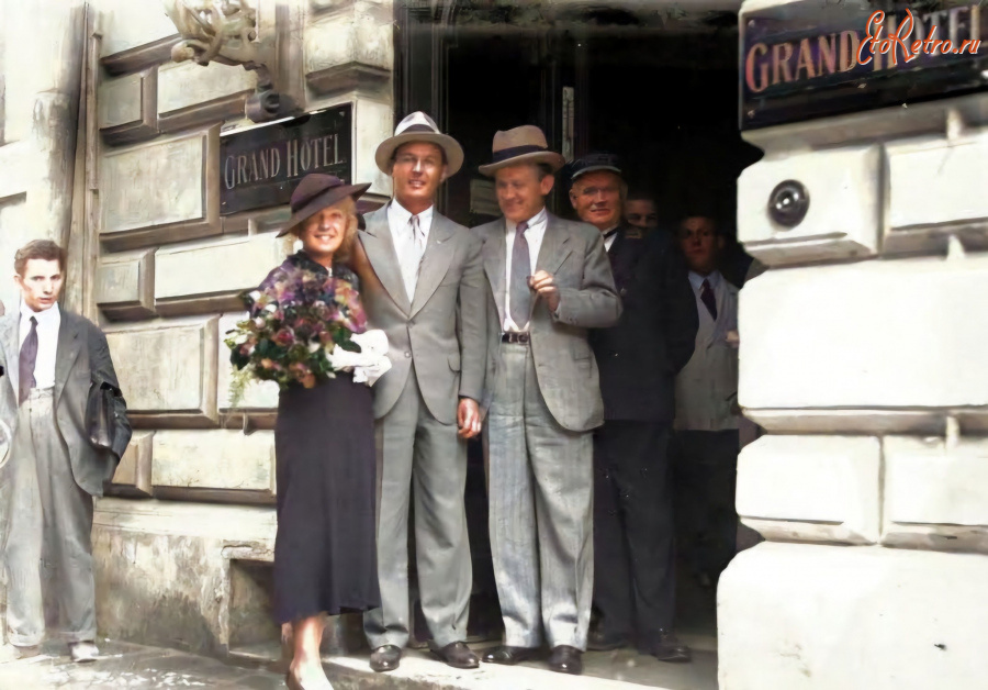 Польша - Польша на фото в 1918-1989 рр. На вході в Гранд-Готель.