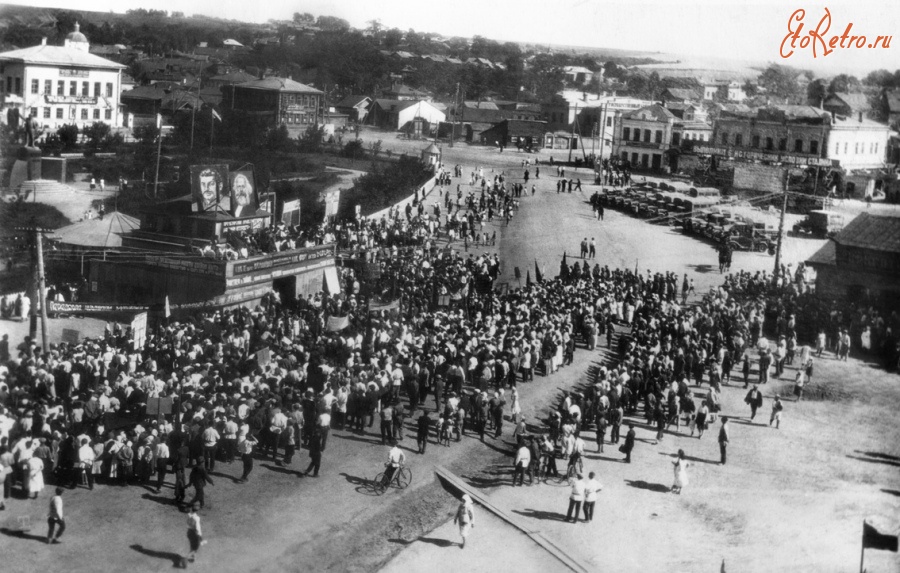 Чебоксары - Митинг в честь автопробега Москва-Каракумы-Москва. 1933 год.