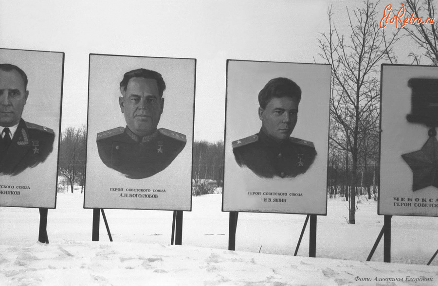 Чебоксары - Портреты на аллее Героев Советского Союза в сквере В.И. Чапаева
