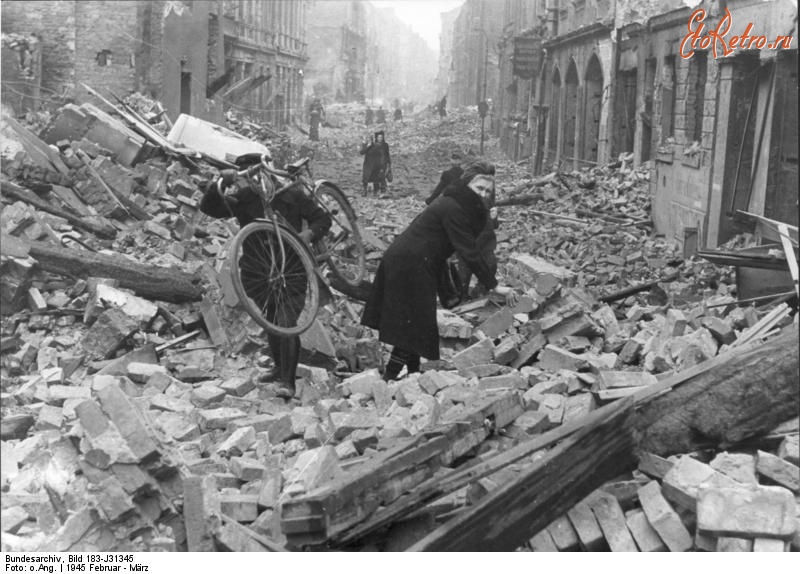 Берлин - Разрушение после воздушного нападения