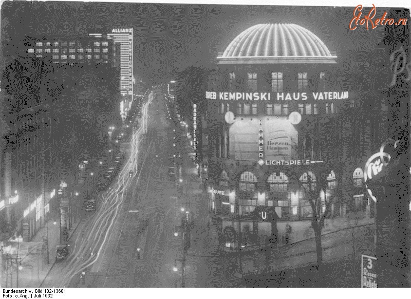 Берлин - Berlin. Stresemannstra?e bei Nacht