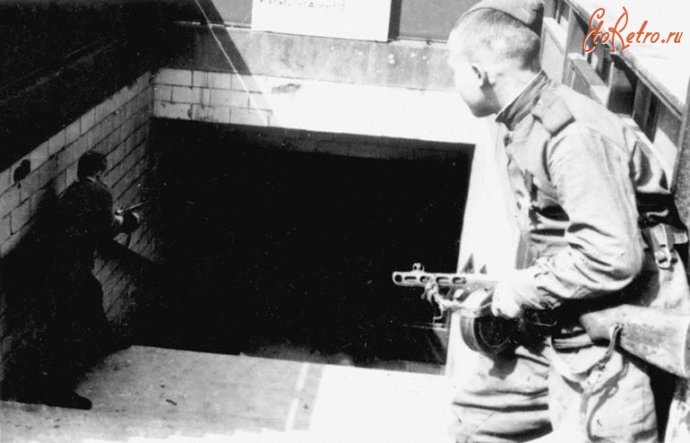 Берлин - Советские солдаты ведут бой за берлинское метро