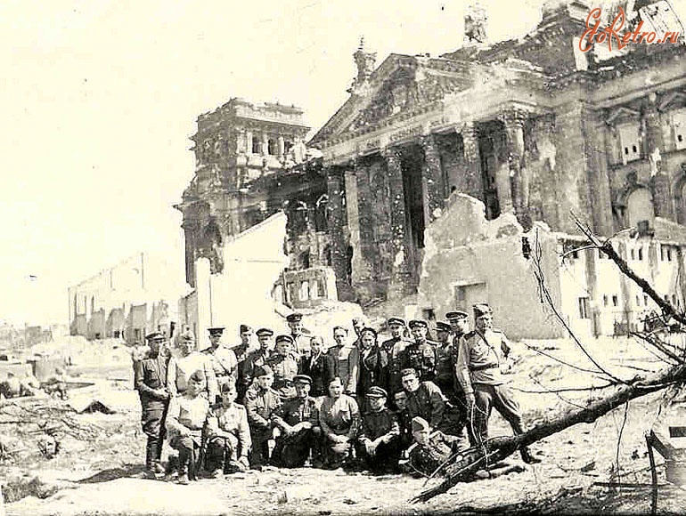 Фото советских солдат у рейхстага