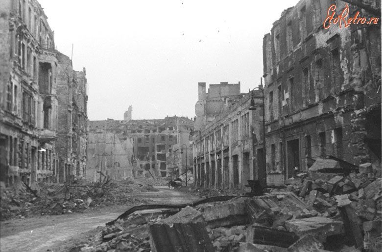 Берлин - Вид разрушенных зданий на Фридрихштрассе