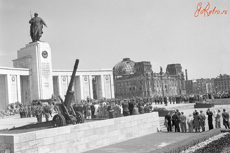 Берлин - Памятник Советскому воину-освободителю в Трептов-парке