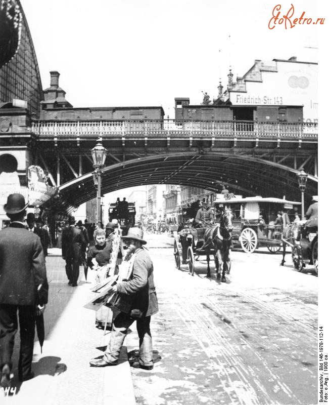 Берлин - Bahnhof Friedrichstra?e, Stra?enverkehr mit Pferdekutschen und Pferde-Omnibussen. Германия , Берлин