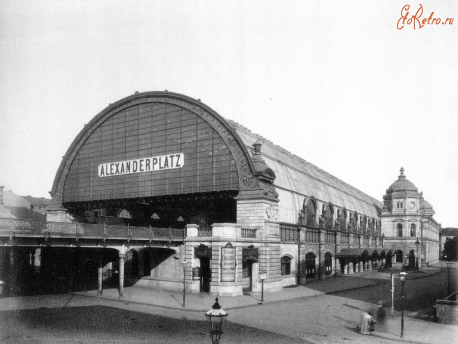 Берлин - Вокзал Александерплац в Берлине.