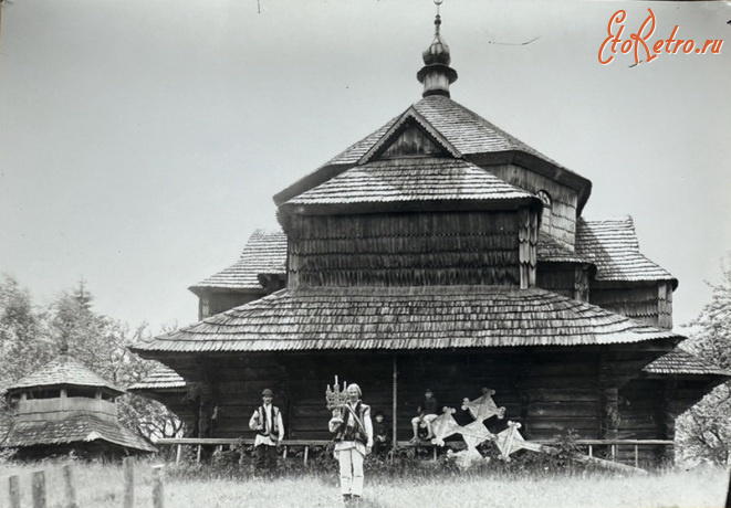 Ивано-Франковская область - с.Татарів. Івано-Франківська обл. Дерев