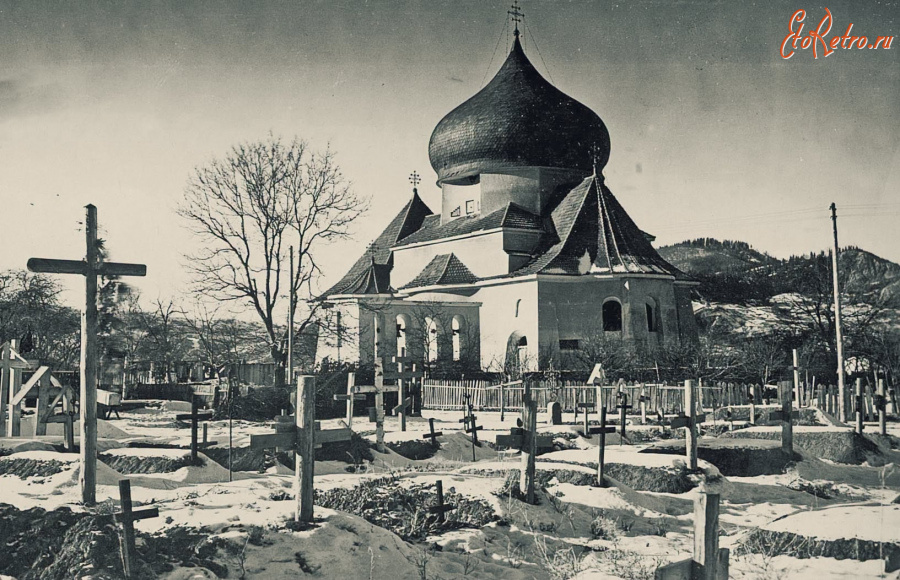 Ивано-Франковская область - Вижниця. Церква та цвинтар біля церкви.