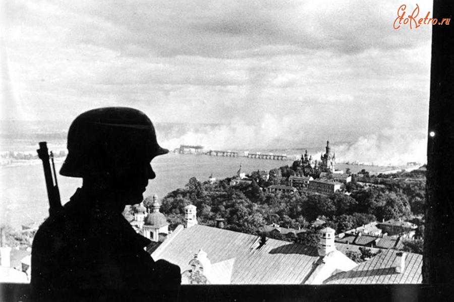 Киев - В недавно захваченном Киеве, в 1941 году