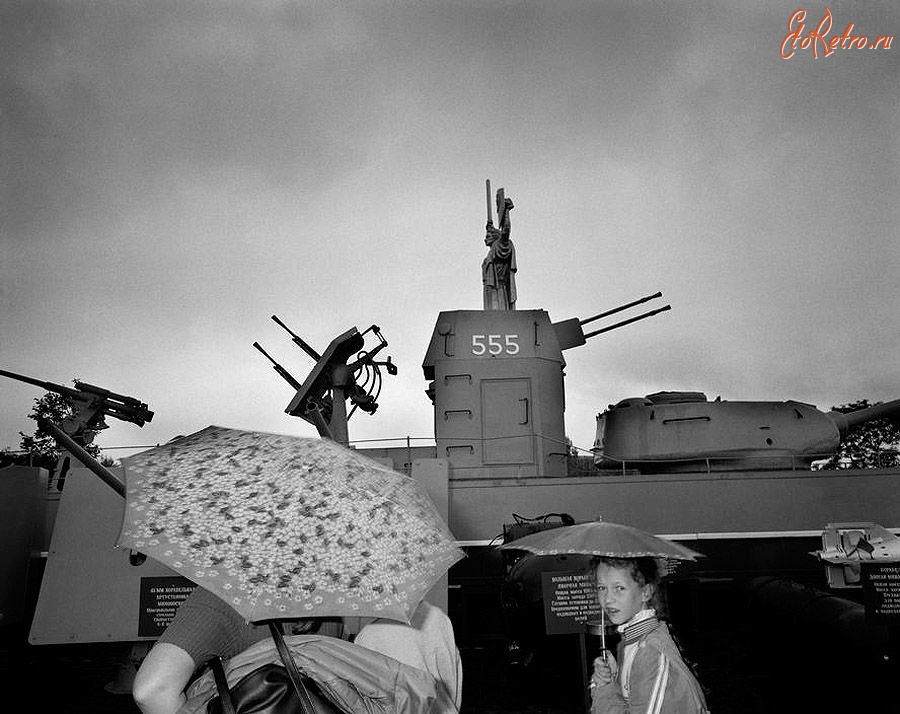 Киев - Киев. Памятник Второй мировой. 1989 год. (Bruno Barbey)