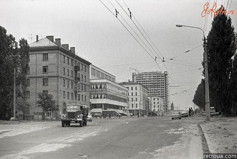 Киев - Киев.  Проспект  космонавта  Комарова.