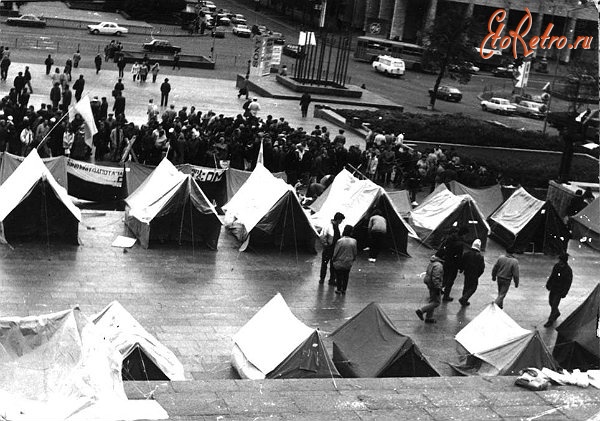 Киев - Київ. Студентське голодування в центрі  Київа, жовтень 1990 рік.