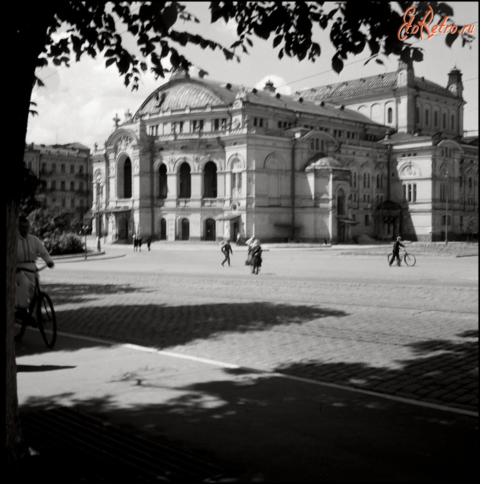 Киев - Киев.  Оперный театр. Фото немецкого фотографа Герберта Листа.