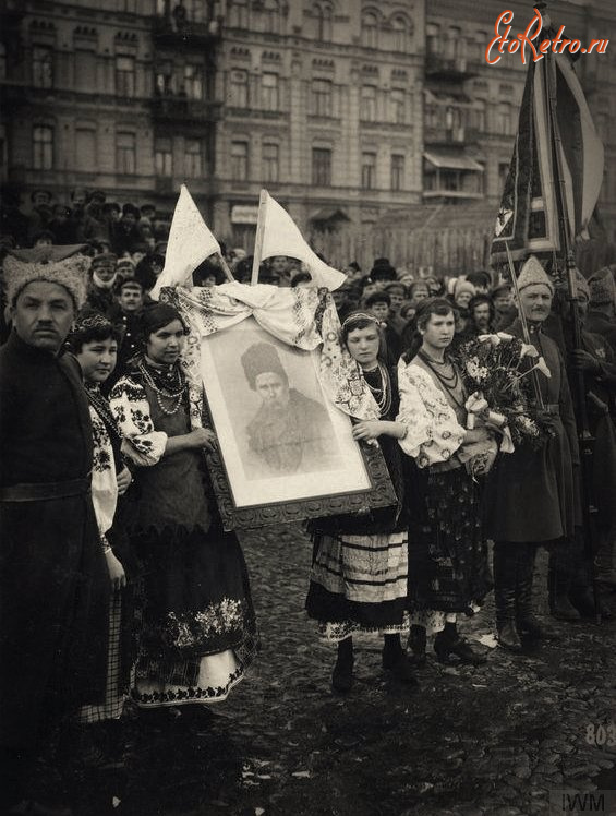 Киев - Демонстація в Київі у березні 1918 року на підтримку української державності.