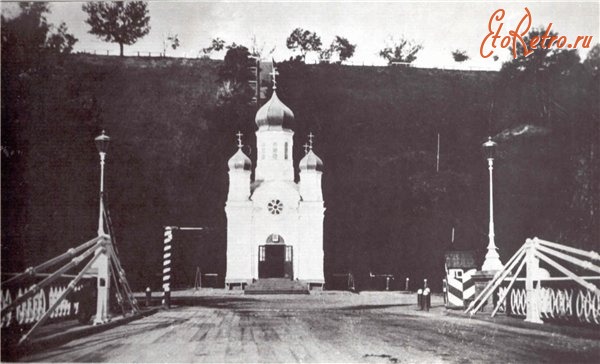 Киев - Киев.  Никольская  часовня  со стороны моста.