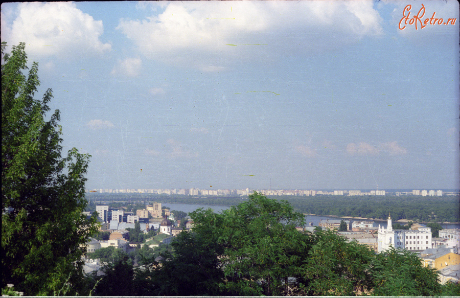Киев - 2002 год. Украина. Киев. Замковая гора. Вид на Подол.