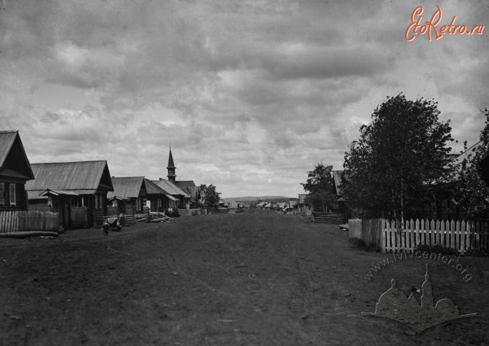 Киев - Київ.  Одна з вулиць на Трухановому острові.