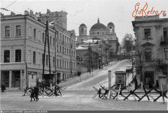 Киев - Киев.  Вид на улицу Жертв Революции.