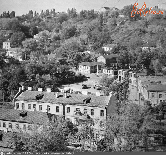 Киев - Київ.  Вид с Замкової  гори на вулицю Олегівську.