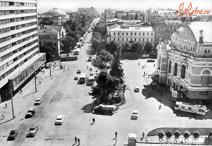 Киев - Київ.  Площа перед оперним театром. Фото В.Фаліна.