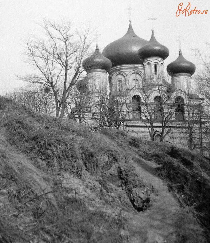 Киев - Киев.  Мостицкая улица. Церковь Покрова Пресвятой Богородицьі.