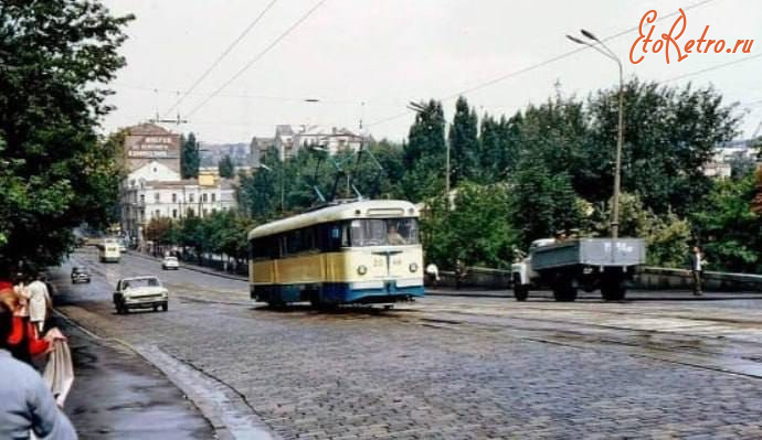 Киев - Київ.  Вулиця Комінтерну (тепер Симона Петлюри).