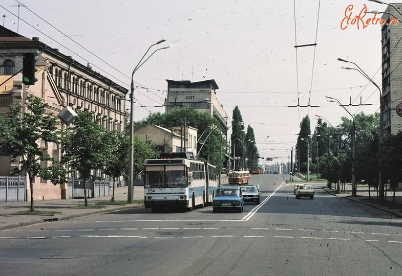 Киев - Київ.  Вулиця Велика Васильківська (тоді Червоноармійська).
