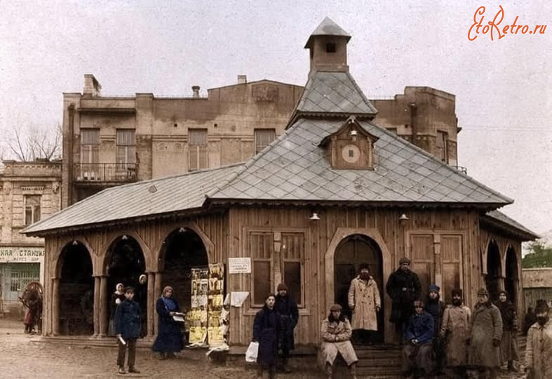 Киев - Київ.  Трамвайна станція на Євбазі.