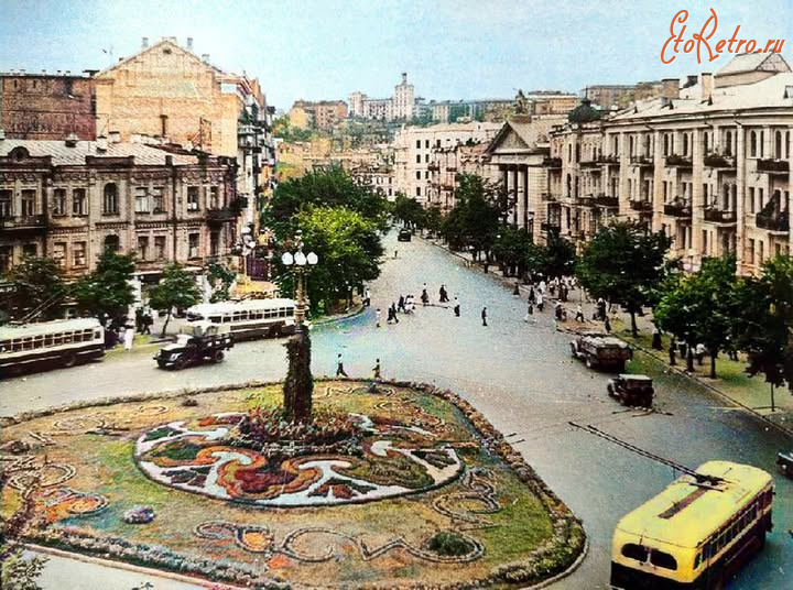 Киев - Київ.  Площа Льва Толстого.