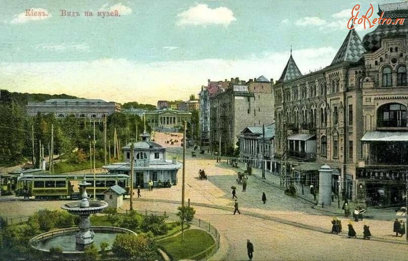 Киев - Київ.  Вид на музей.