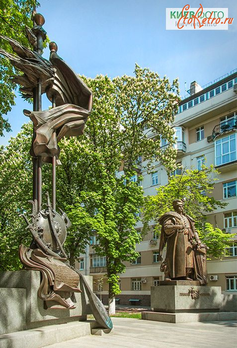 Киев - Киев.  Памятник гетьману Пилипу Орлику.