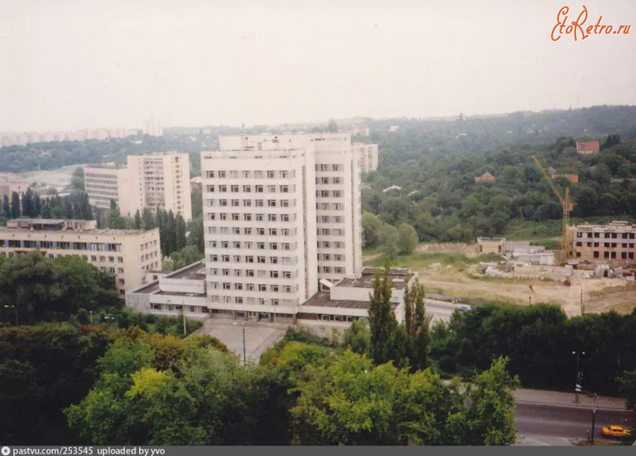 Киев - Киев.  Вид на больницу №10.
