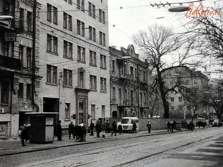 Киев - Київ. Вулиця Шота Руставелі. Фото В.Галайби.