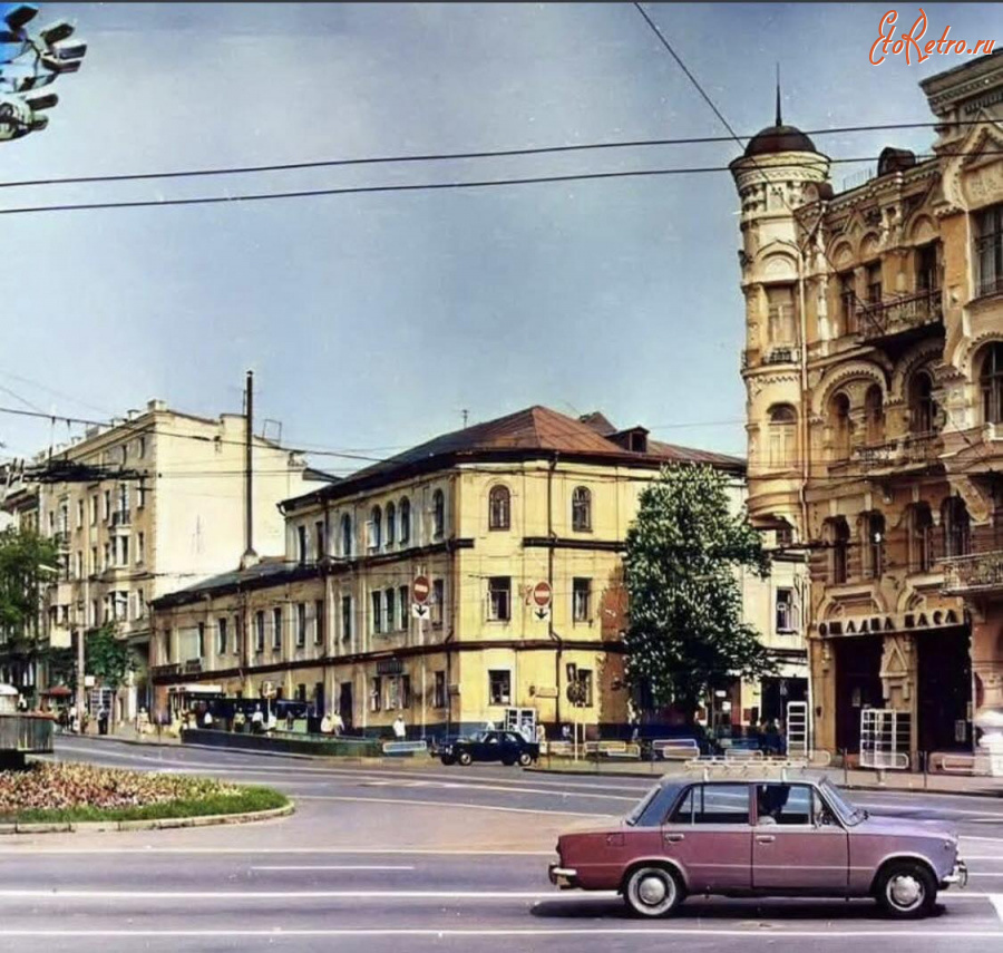 Киев - Київ. Площа Льва Толстого.